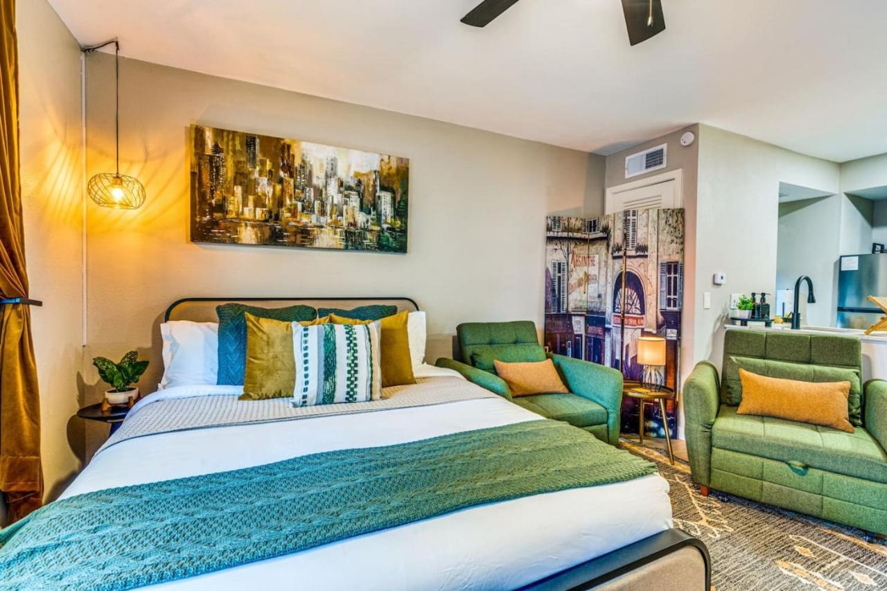 Exquisite Pet-friendly 10mins From Downtown