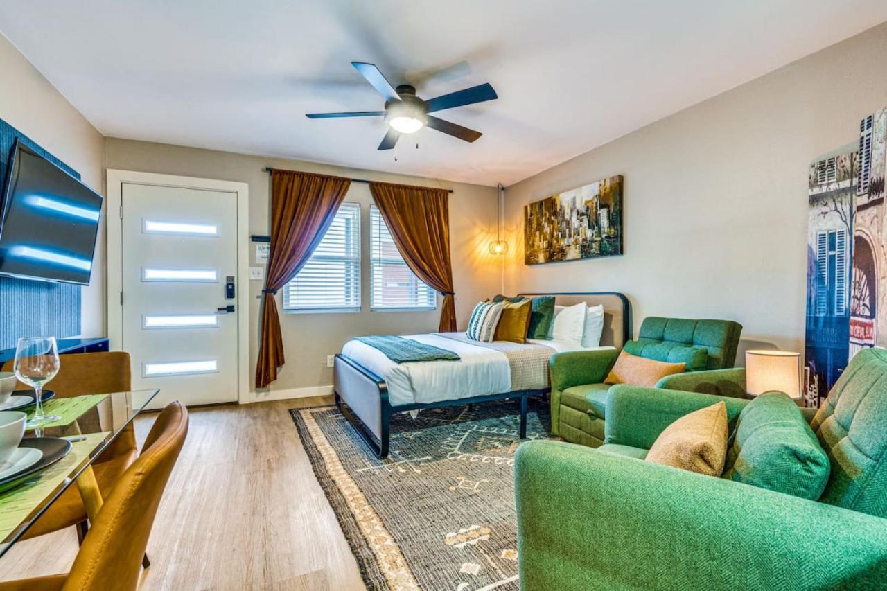 Exquisite Pet-friendly 10mins From Downtown Apartment *