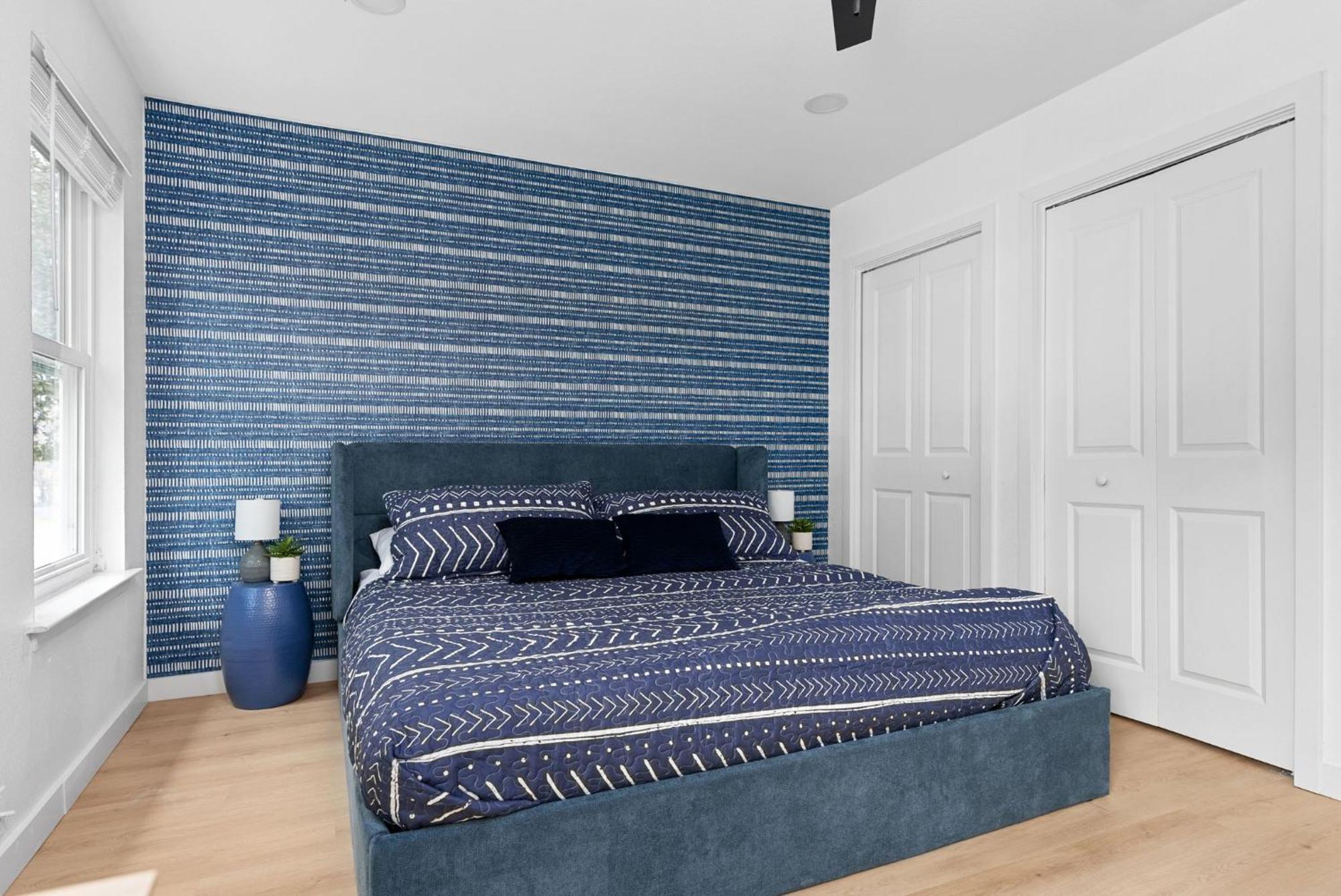 Work & Play - Soco, Downtown Apartment