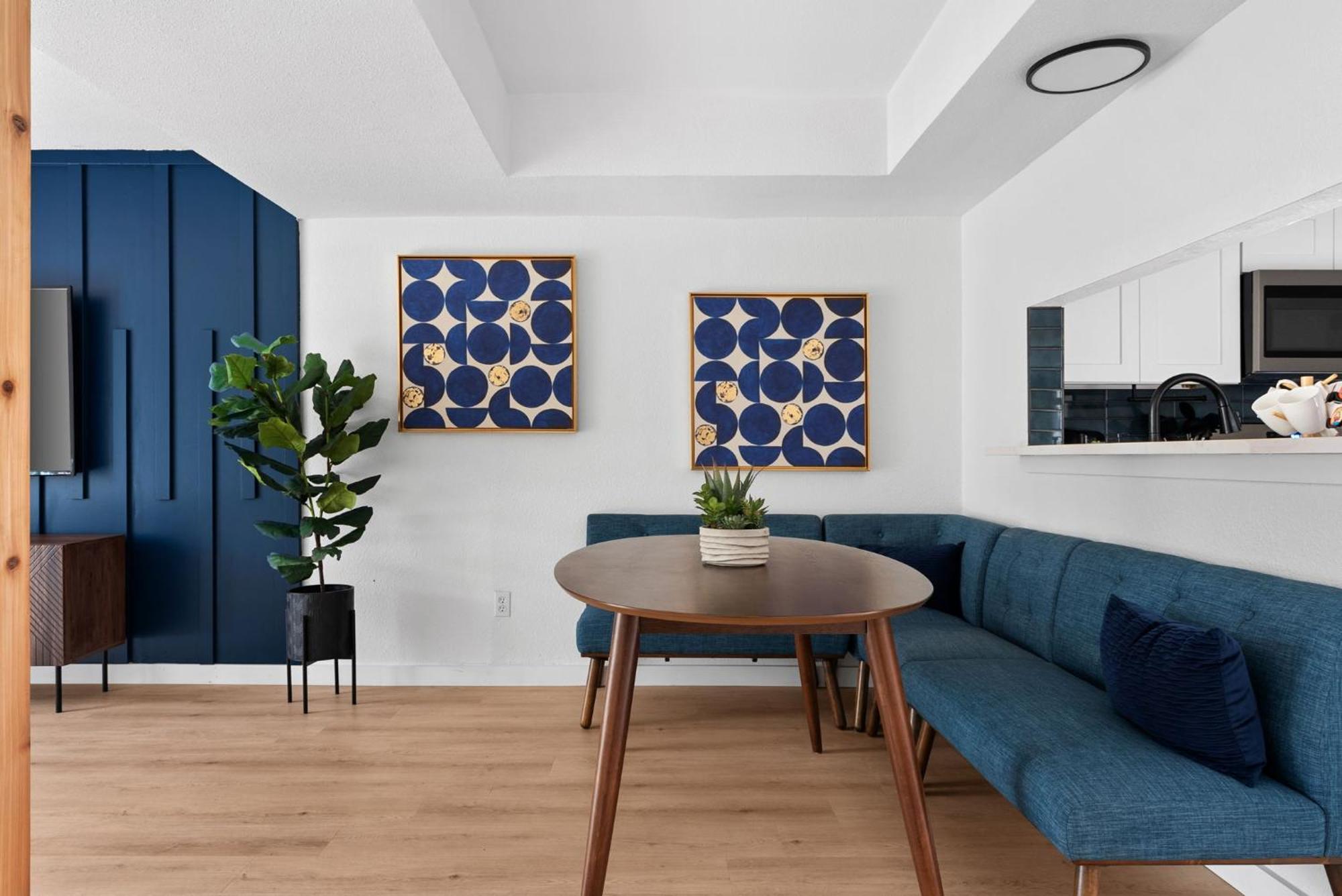 Apartment Work & Play - Soco, Downtown *