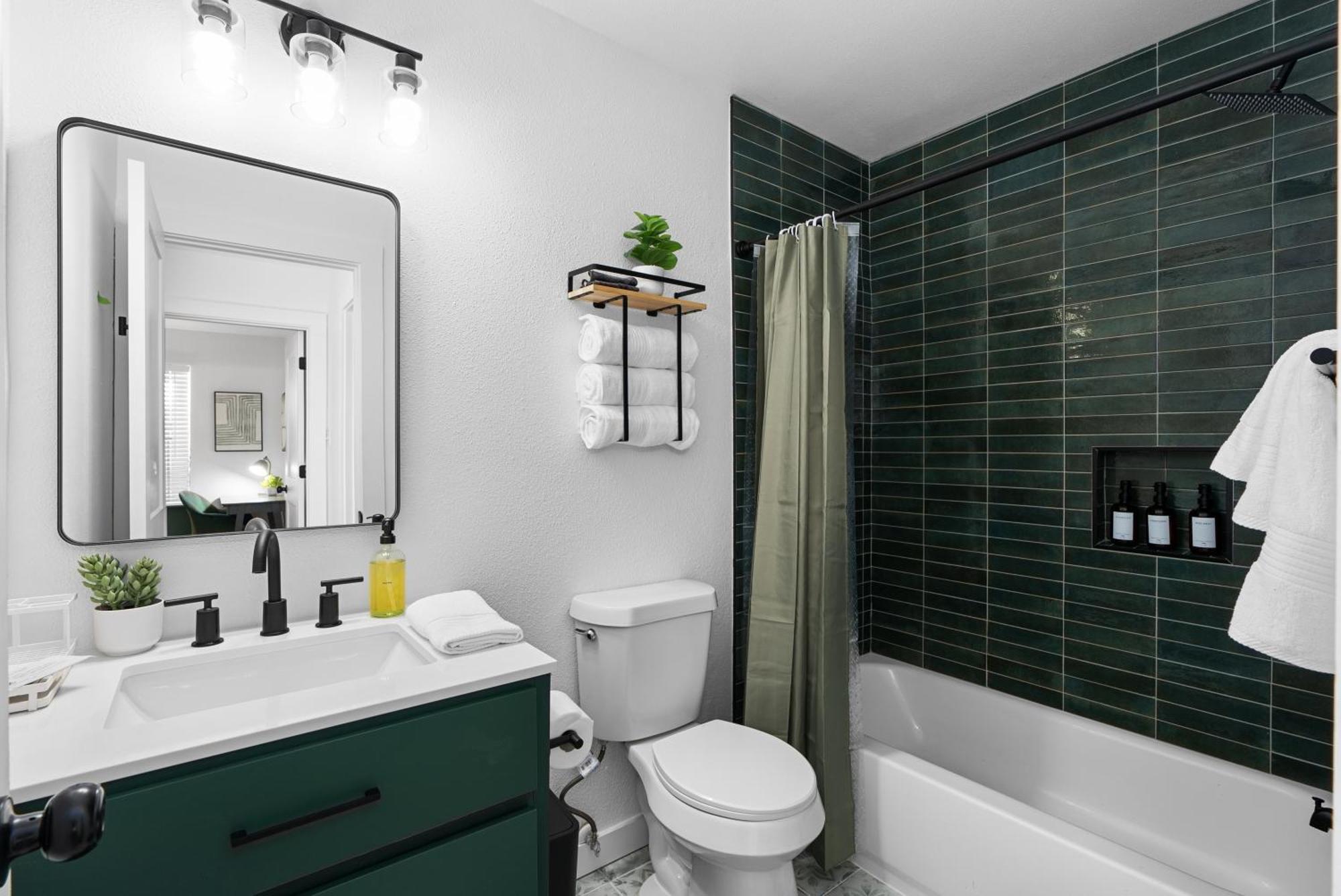 Downtown - Workspace, Near Soco 2br Austin