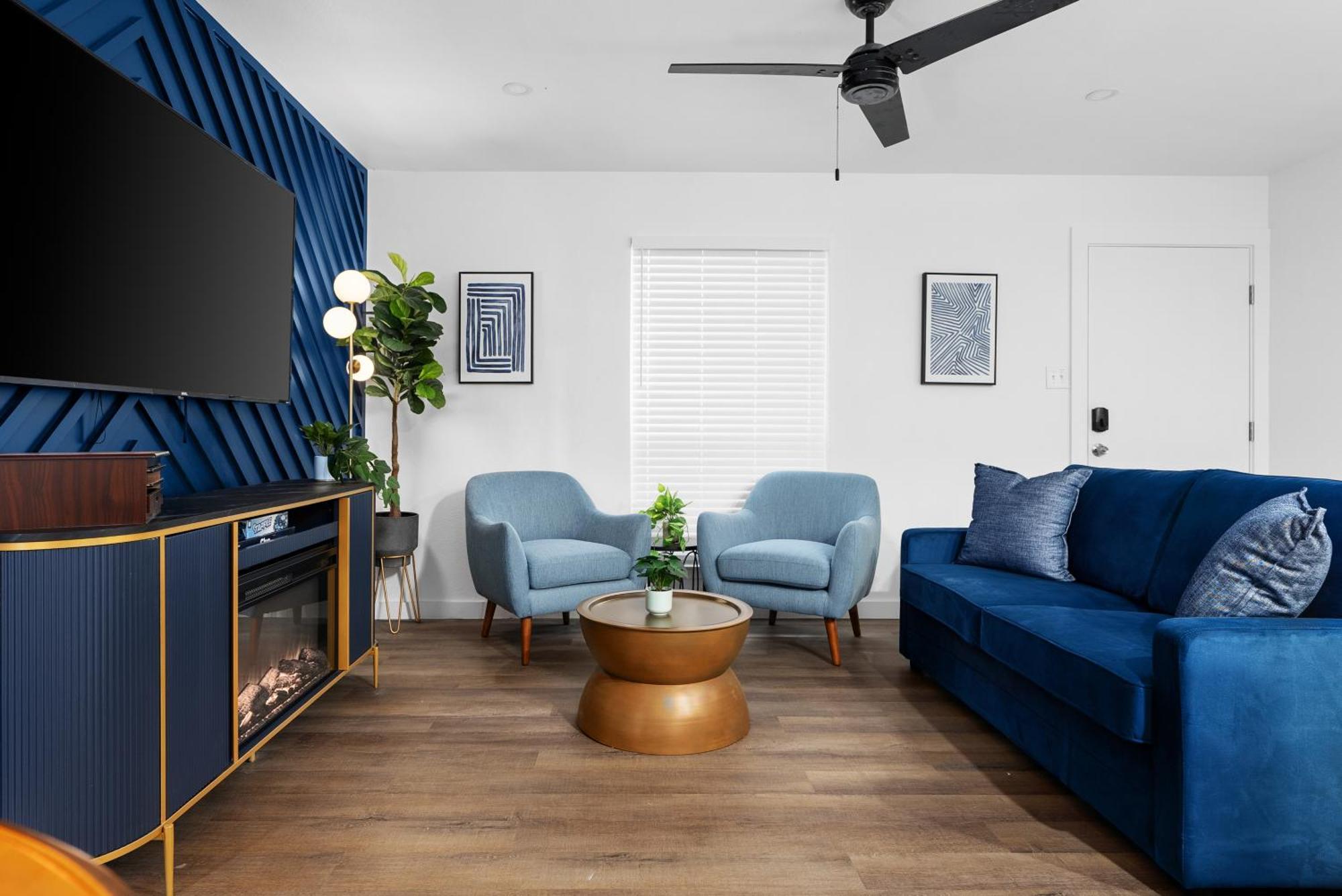 Stylish 2br Oasis With Private Patio - Sleeps 8 Apartment Austin