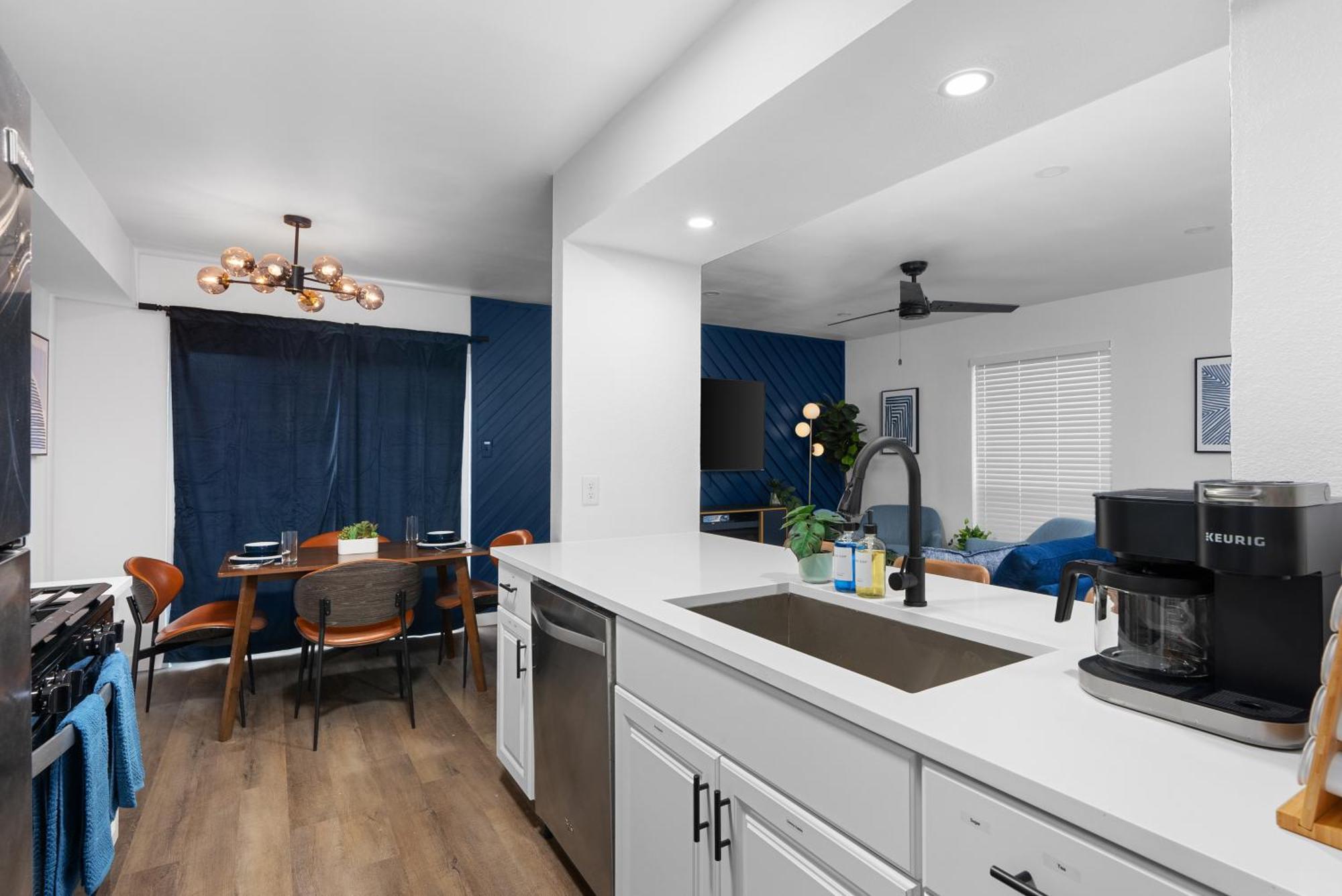 Stylish 2br Oasis With Private Patio - Sleeps 8 * Austin