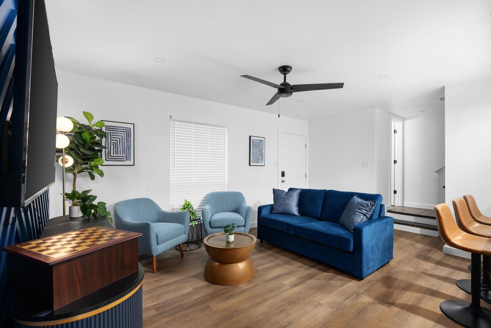 Stylish 2br Oasis With Private Patio - Sleeps 8 Apartment Austin