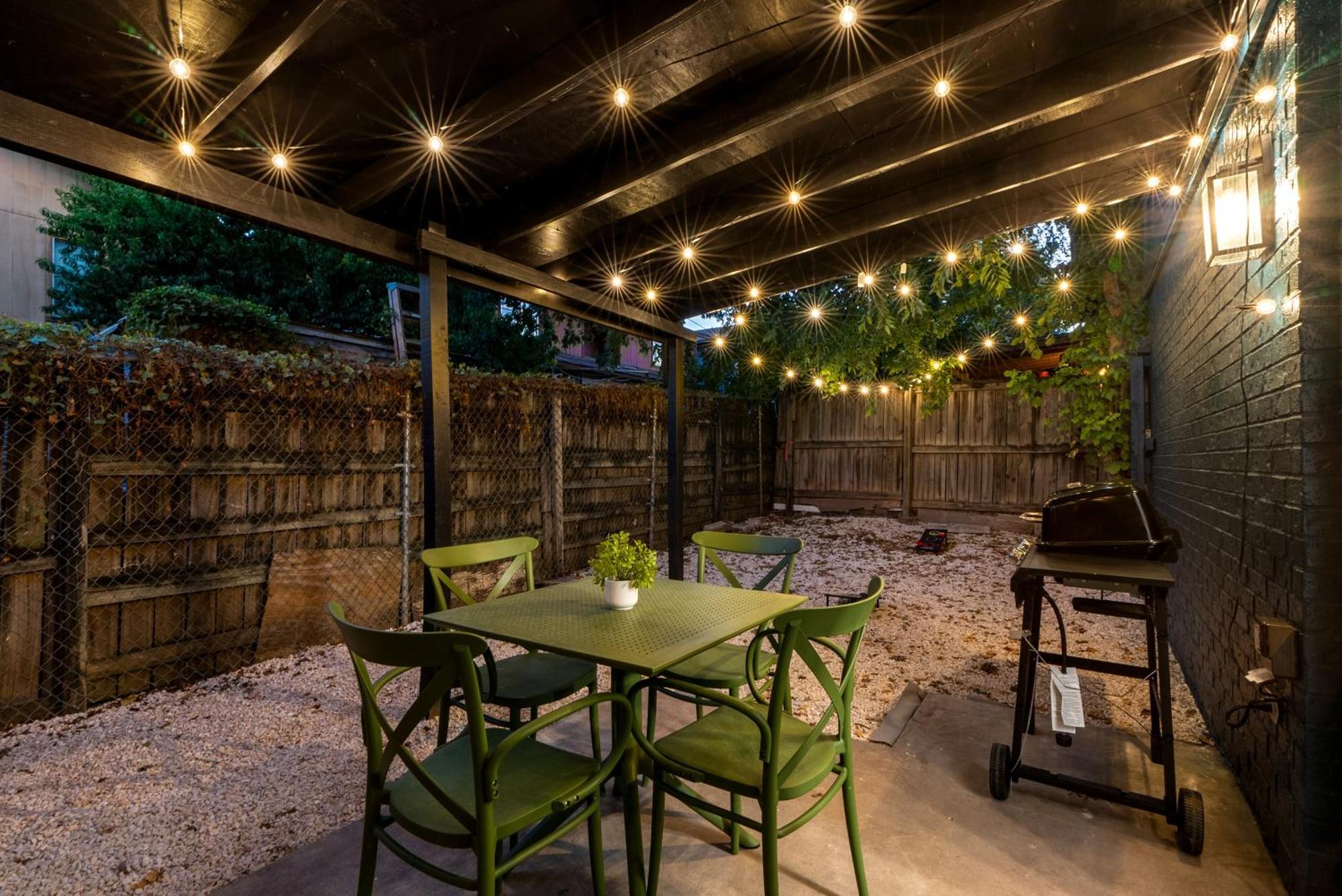 Stylish 2br Oasis With Private Patio - Sleeps 8 Austin