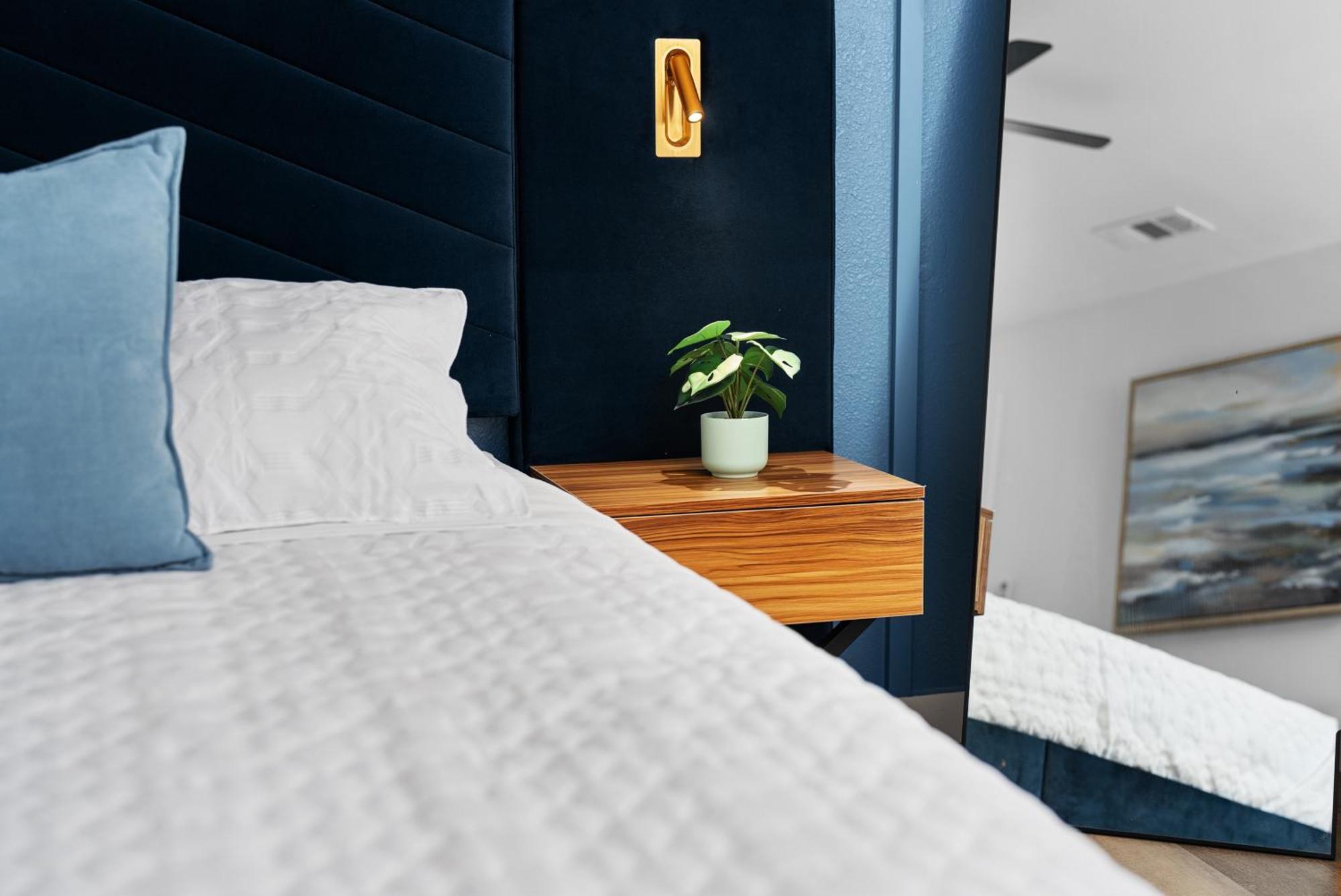 Stylish 2br Oasis With Private Patio - Sleeps 8