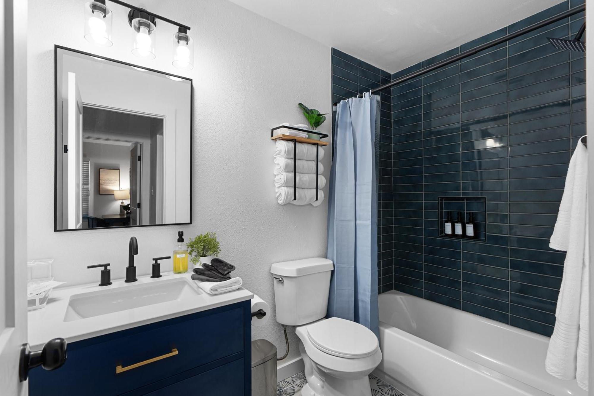 Stylish 2br Oasis With Private Patio - Sleeps 8 Apartment Austin