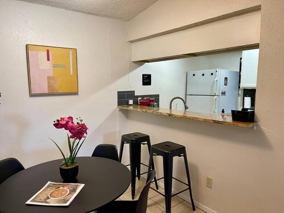 Apartment 2br 2bath King House 5 Min To Dt!