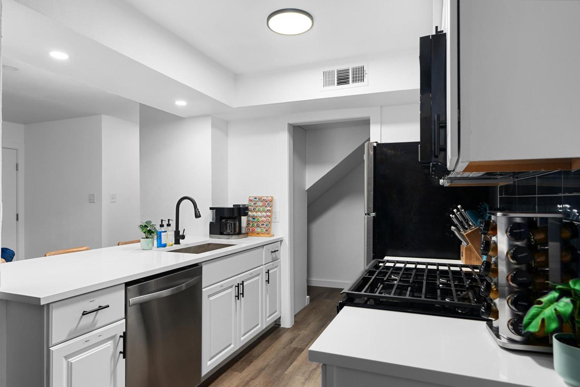Modern 4br Perfect For Large Groups & Events Apartment *