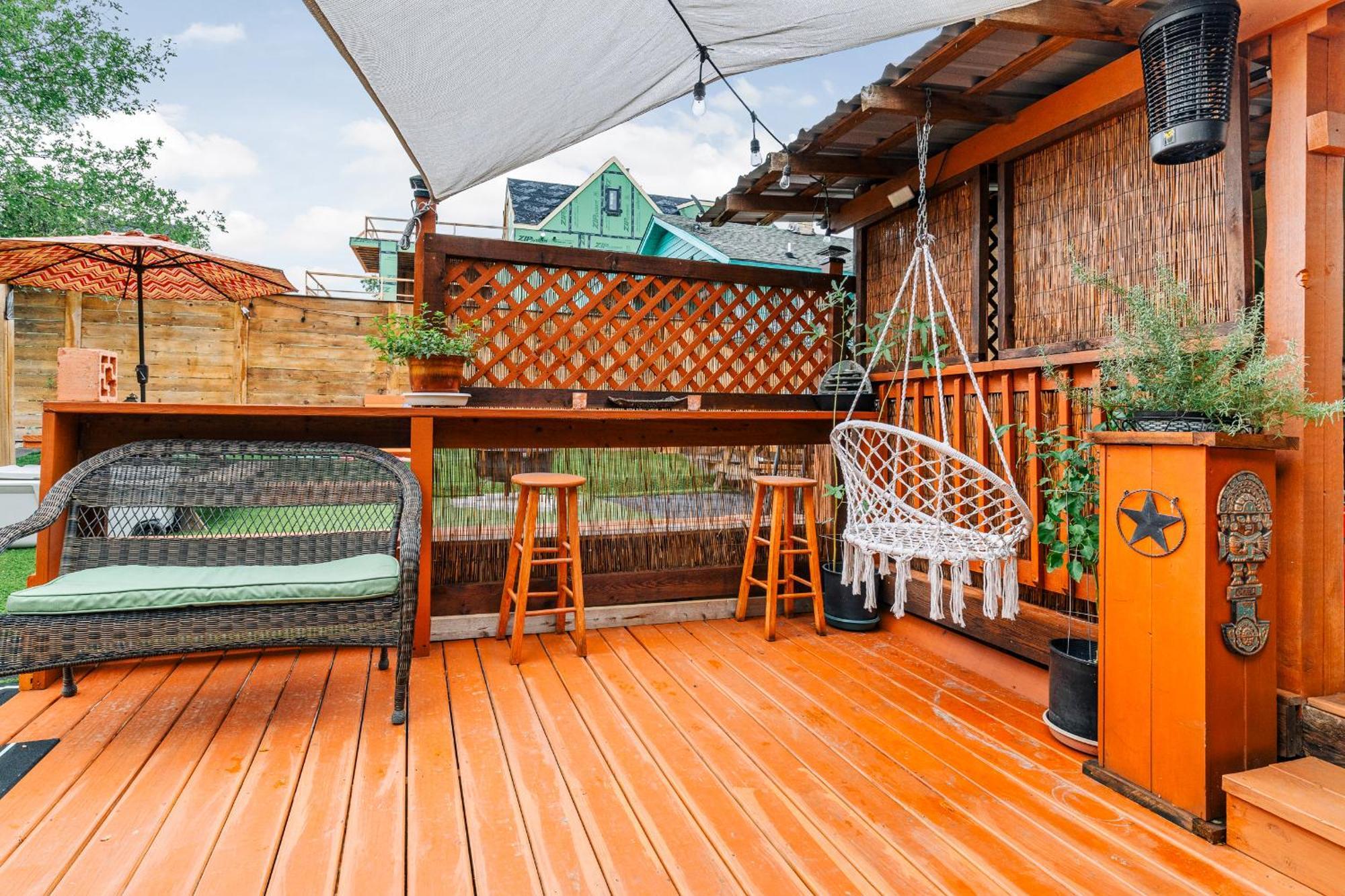 Charming With Patios Fireplace And Bbq Area *