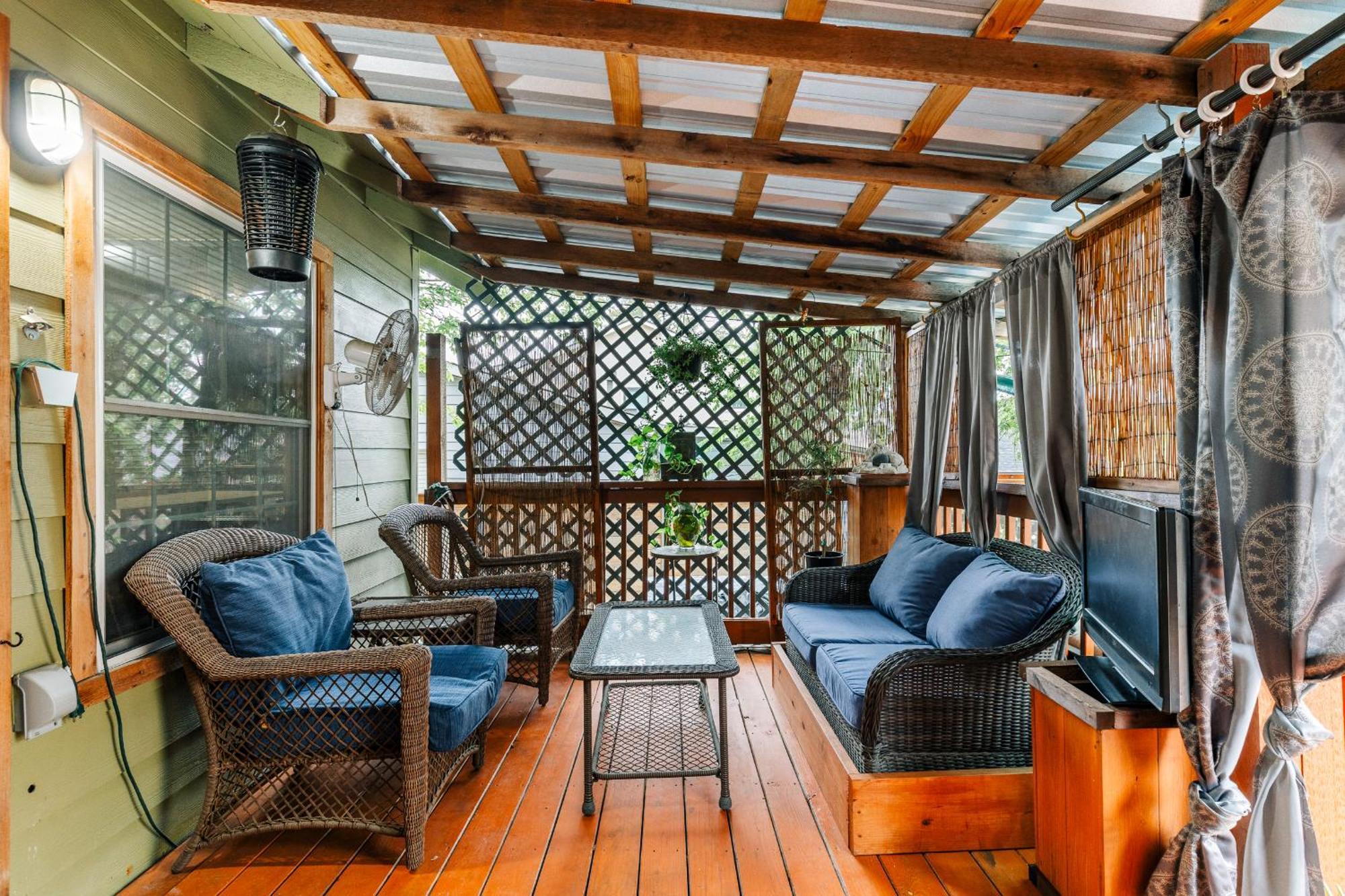 Charming With Patios Fireplace And Bbq Area Holiday home *