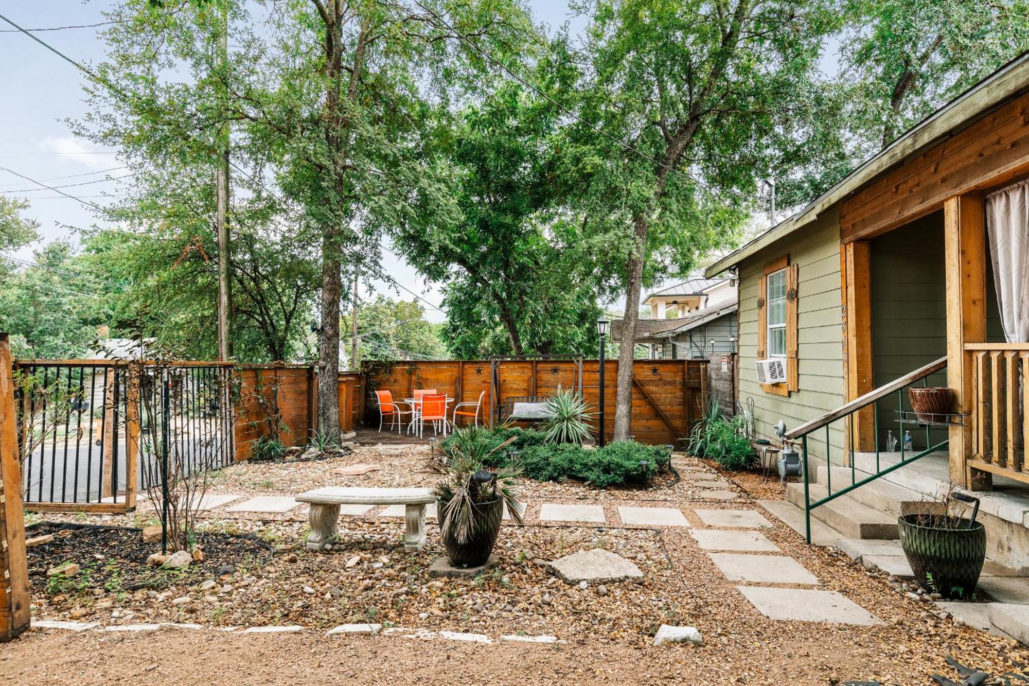 Charming With Patios Fireplace And Bbq Area * Austin