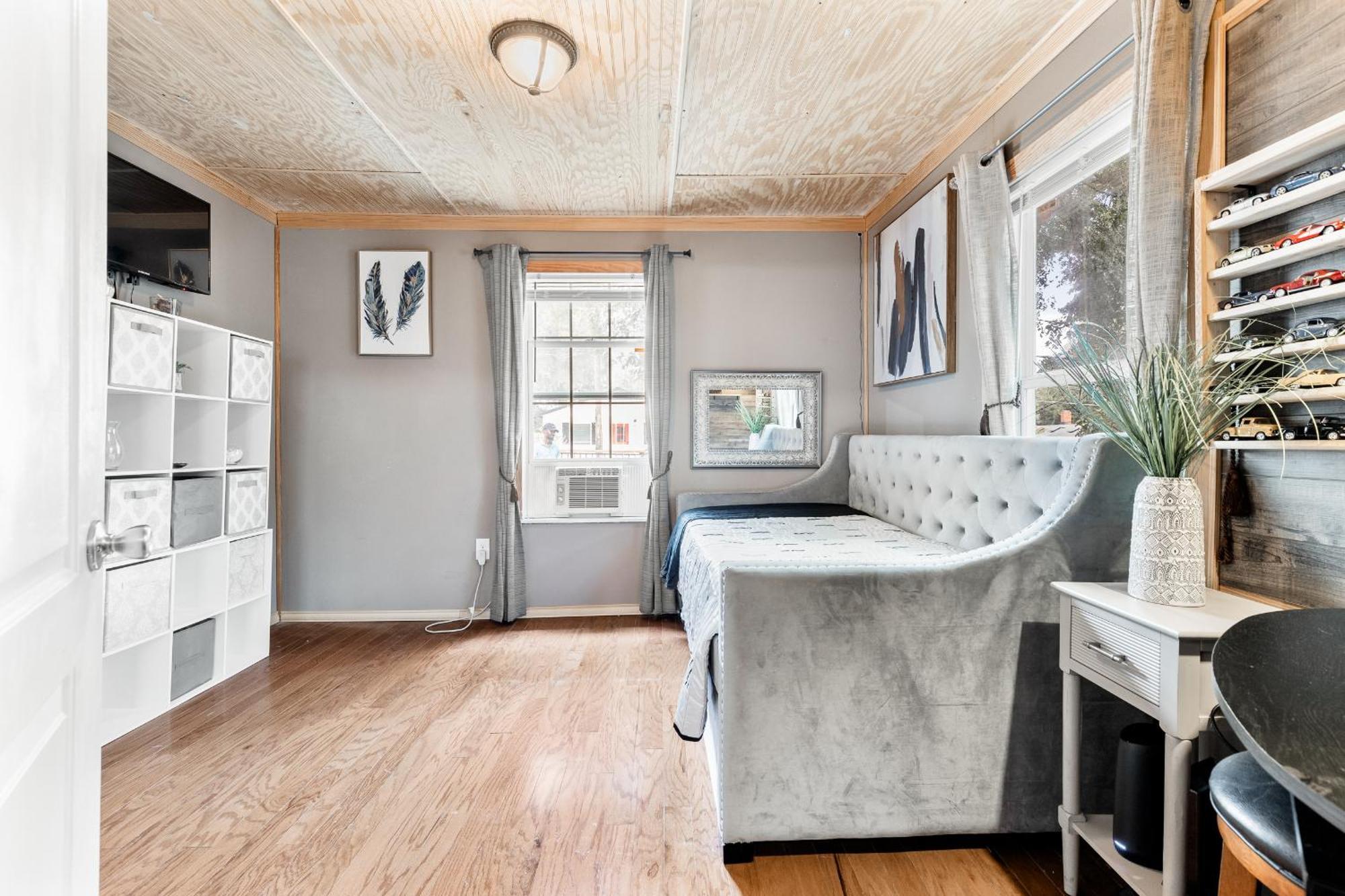 Charming With Patios Fireplace And Bbq Area * Austin