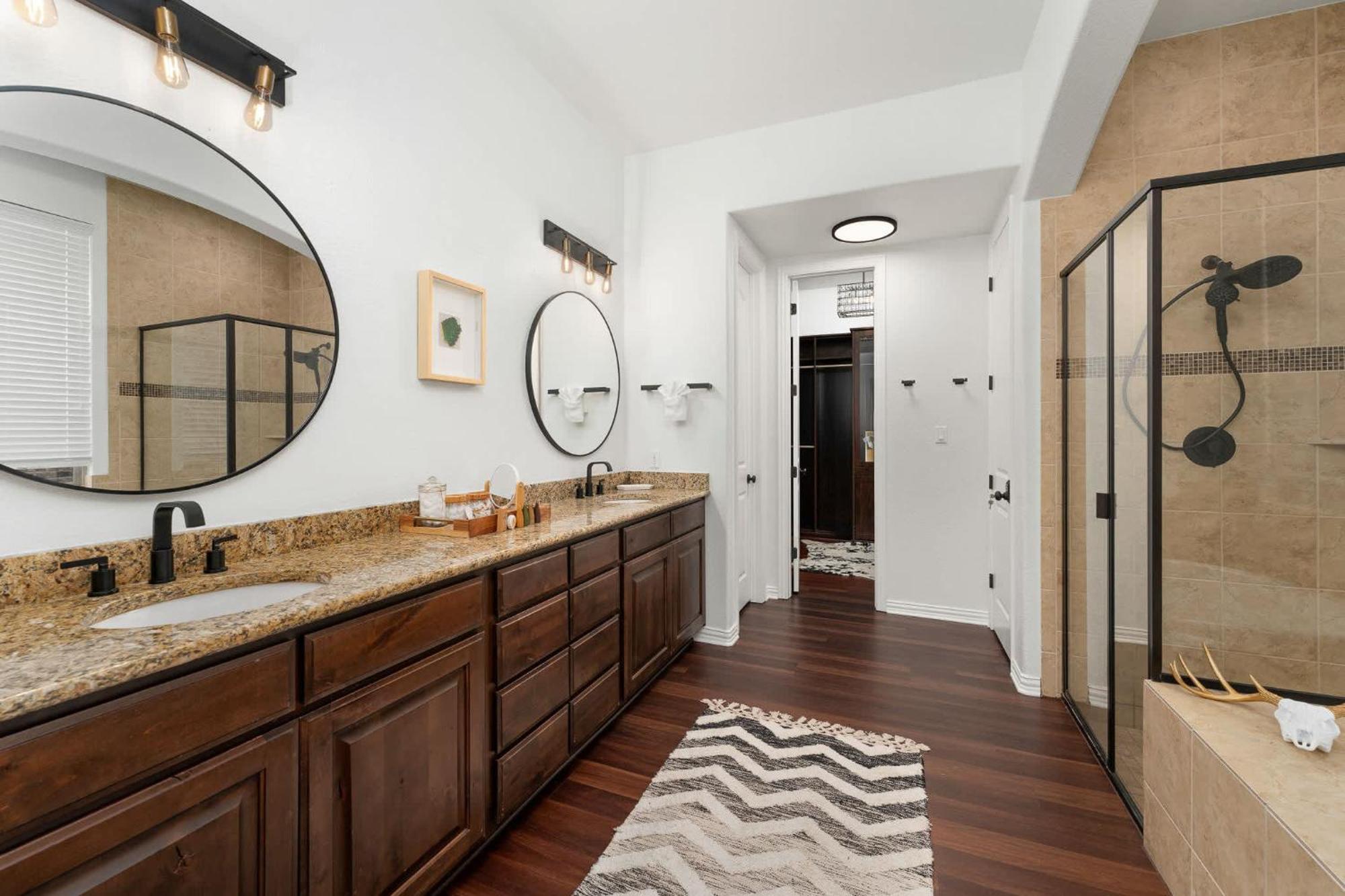 Upstay - Spacious W Pool-hot Tub-office-yard Austin