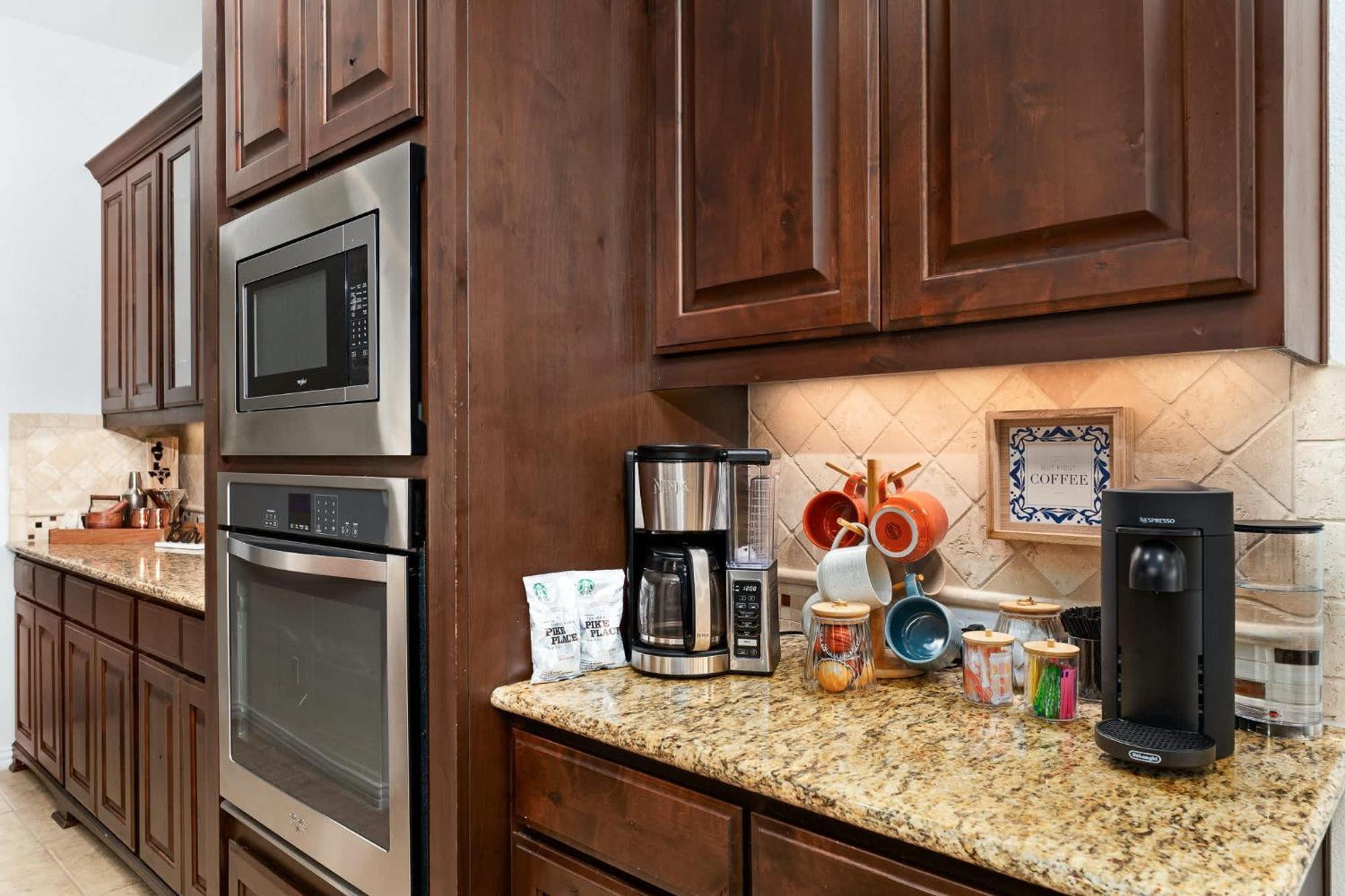 Upstay - Spacious W Pool-hot Tub-office-yard *