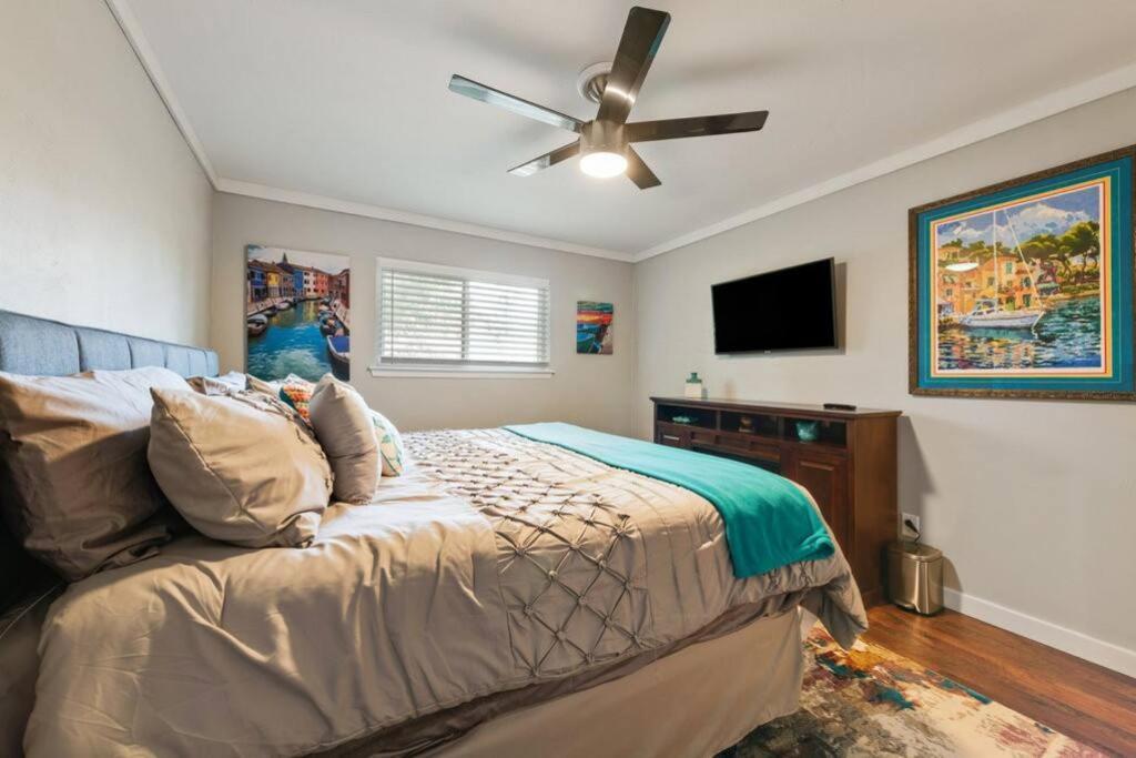 Holiday home Peaceful Ultra Modern Convenience At Cc's Crib Austin