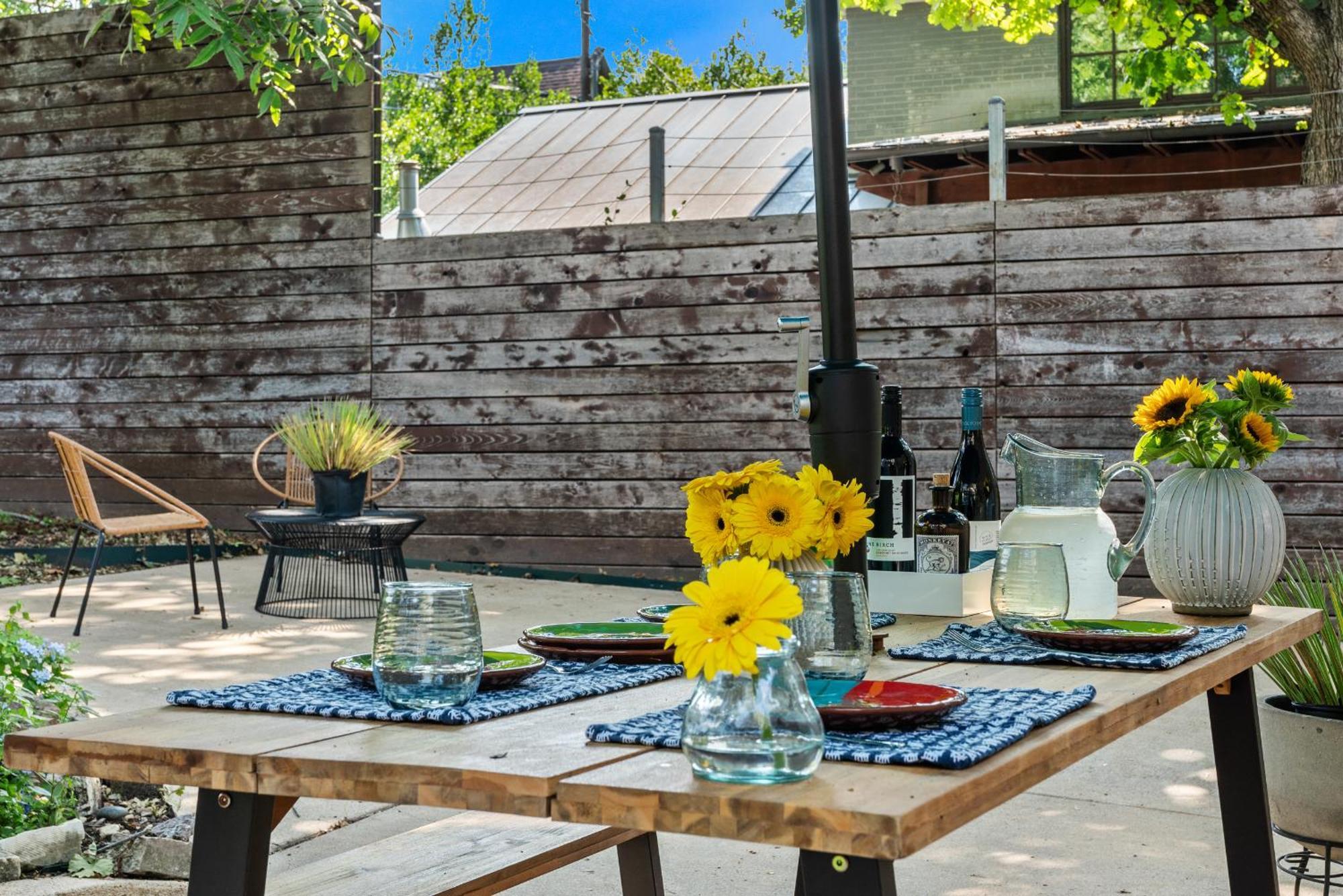 Re-imagined Historical - Clarksville Vintage Holiday home *