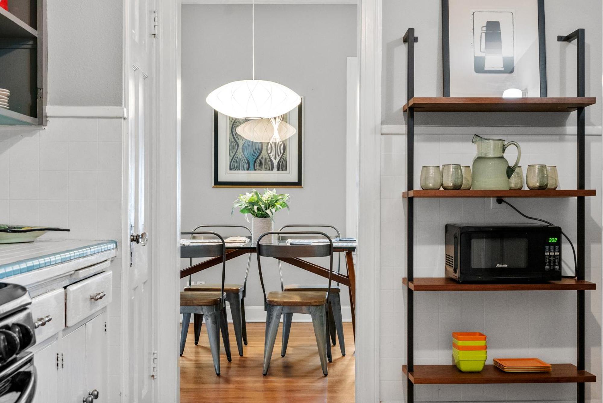 Holiday home Re-imagined Historical - Clarksville Vintage *