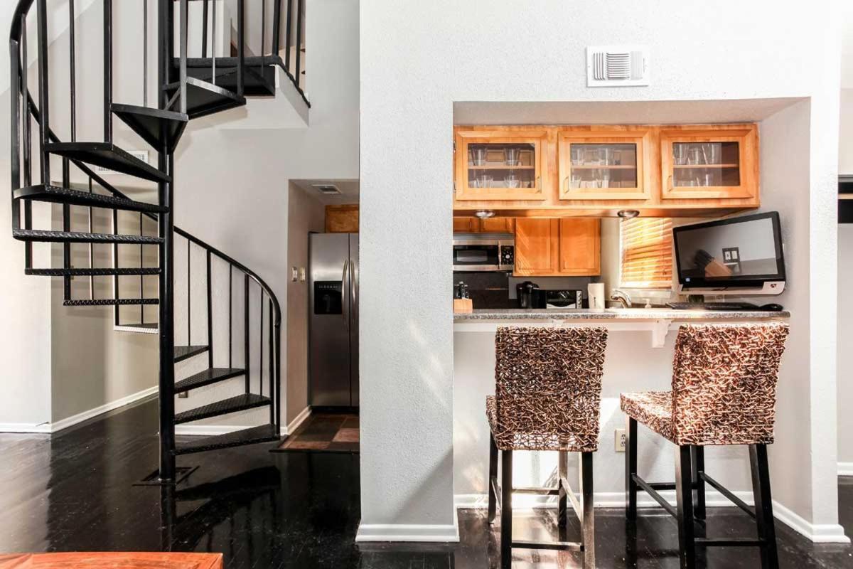 Onyx Apartment *