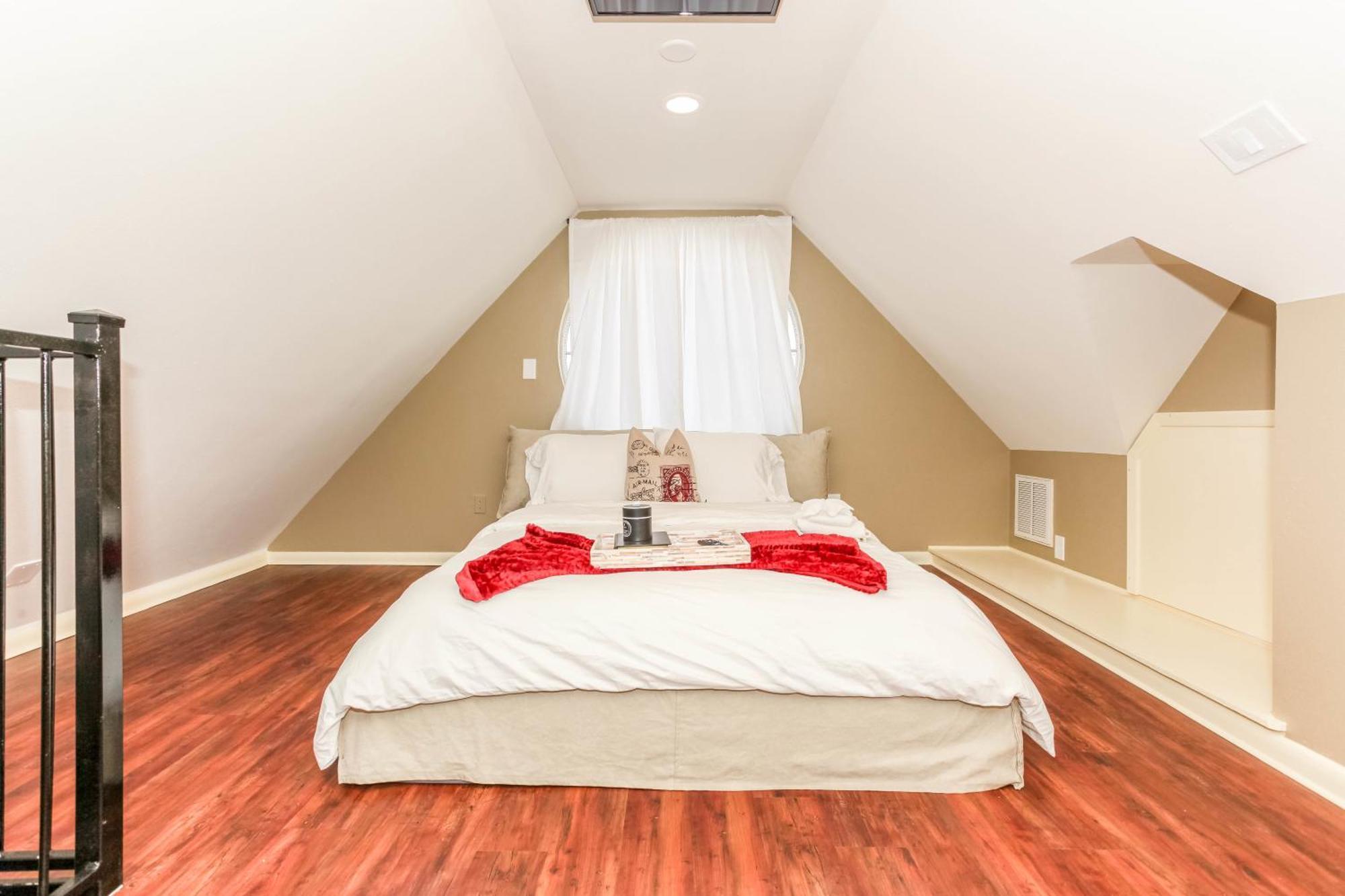 Onyx Apartment *
