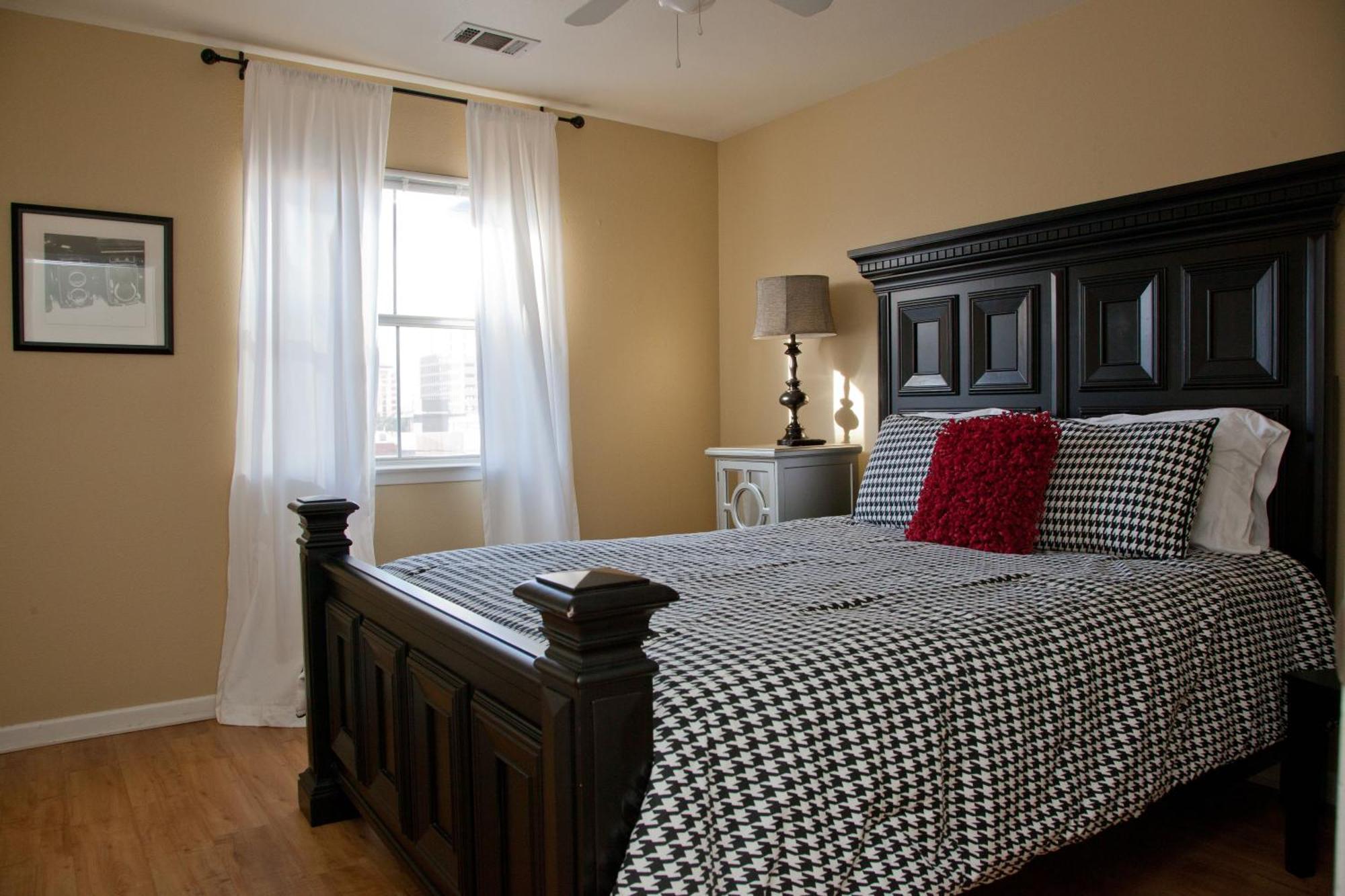 Onyx Apartment *