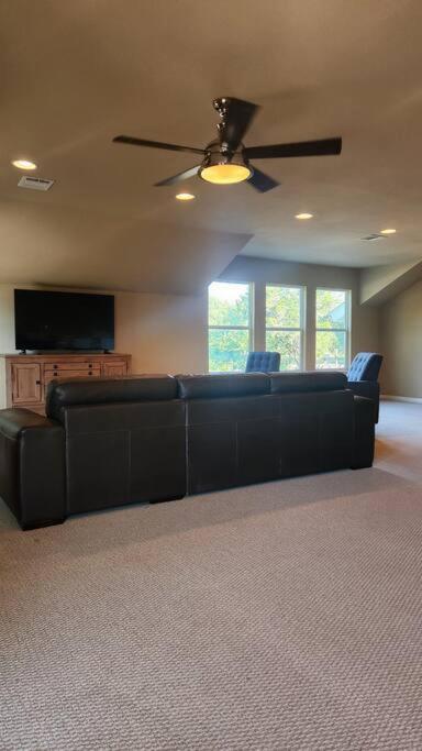 Huge Pool In Sw On 2 Acres Holiday home