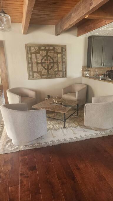 Huge Pool In Sw On 2 Acres Holiday home Austin