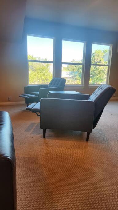 Huge Pool In Sw On 2 Acres Austin