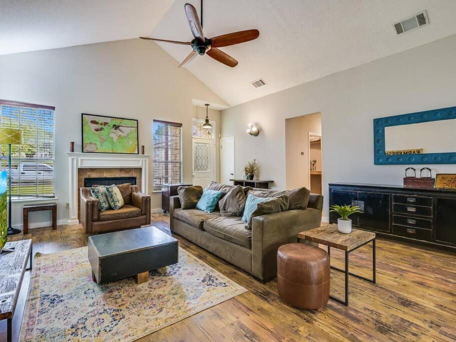 Cosy And Open With Loft On Greenbelt * Austin