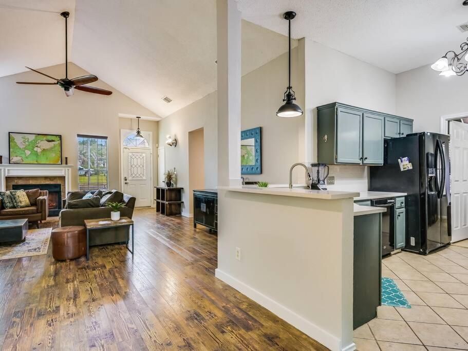 Cosy And Open With Loft On Greenbelt * Austin