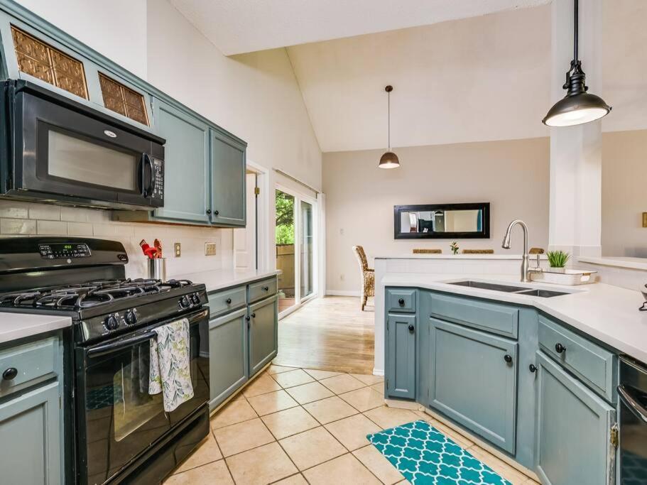 Cosy And Open With Loft On Greenbelt * Austin