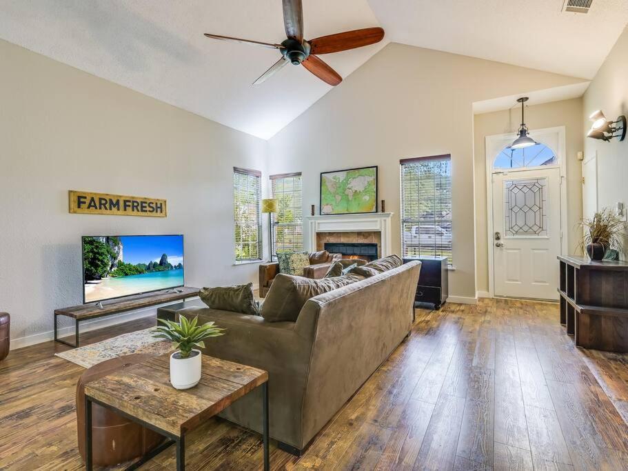 Cosy And Open With Loft On Greenbelt Austin