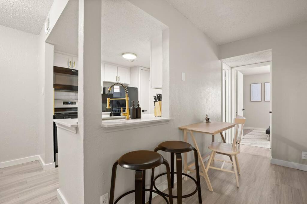 & Cozy Formula 1 Ready Apartment *