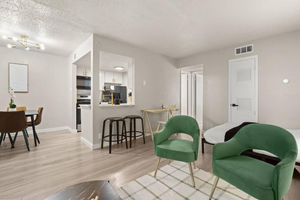 Apartment & Cozy Formula 1 Ready Austin