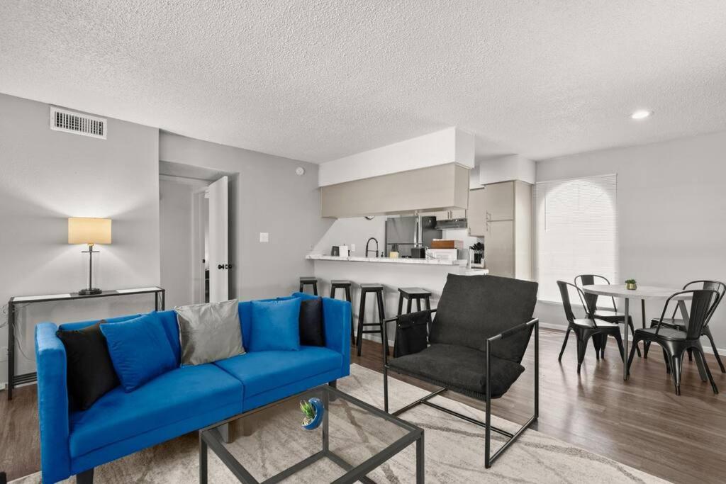 Apartment Cozy And Ut Moody