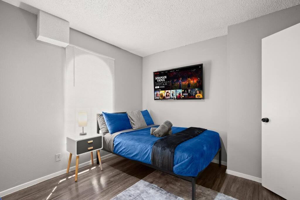 Apartment Cozy And Ut Moody