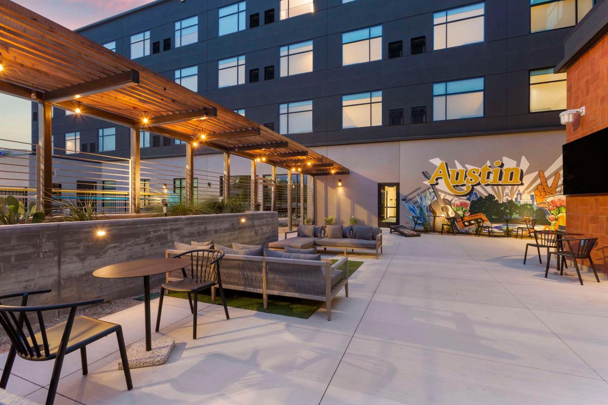 Cambria Airport Hotel