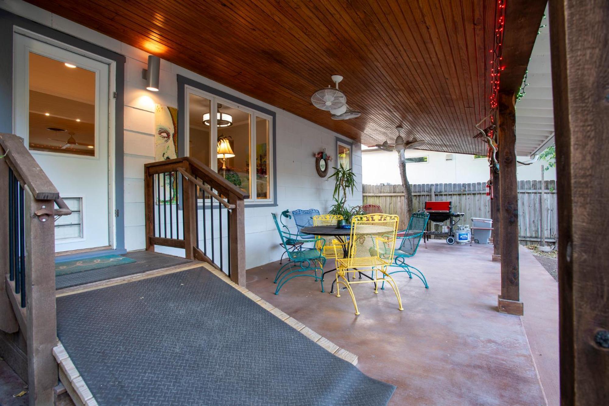 South Central, Barton Springs, Broken Spoke & Much More, Dogs Ok, 4 Bedroom-3bath Holiday home