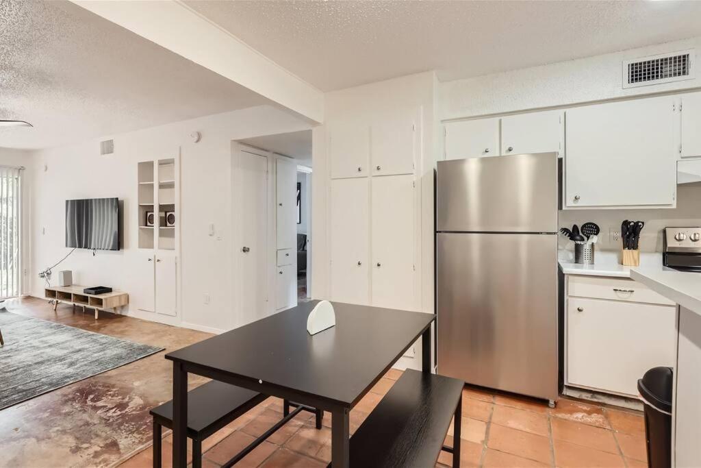 2b Getaway Steps To Dtwn - Sleeps 6 - Pool, Prkg Austin