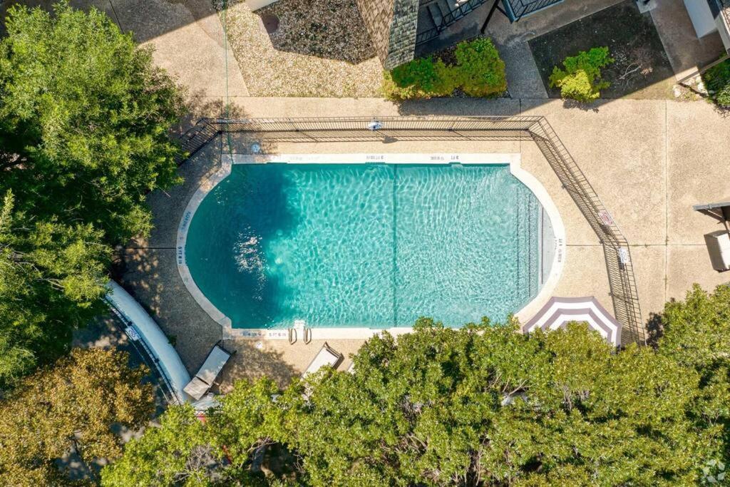 2b Getaway Steps To Dtwn - Sleeps 6 - Pool, Prkg *