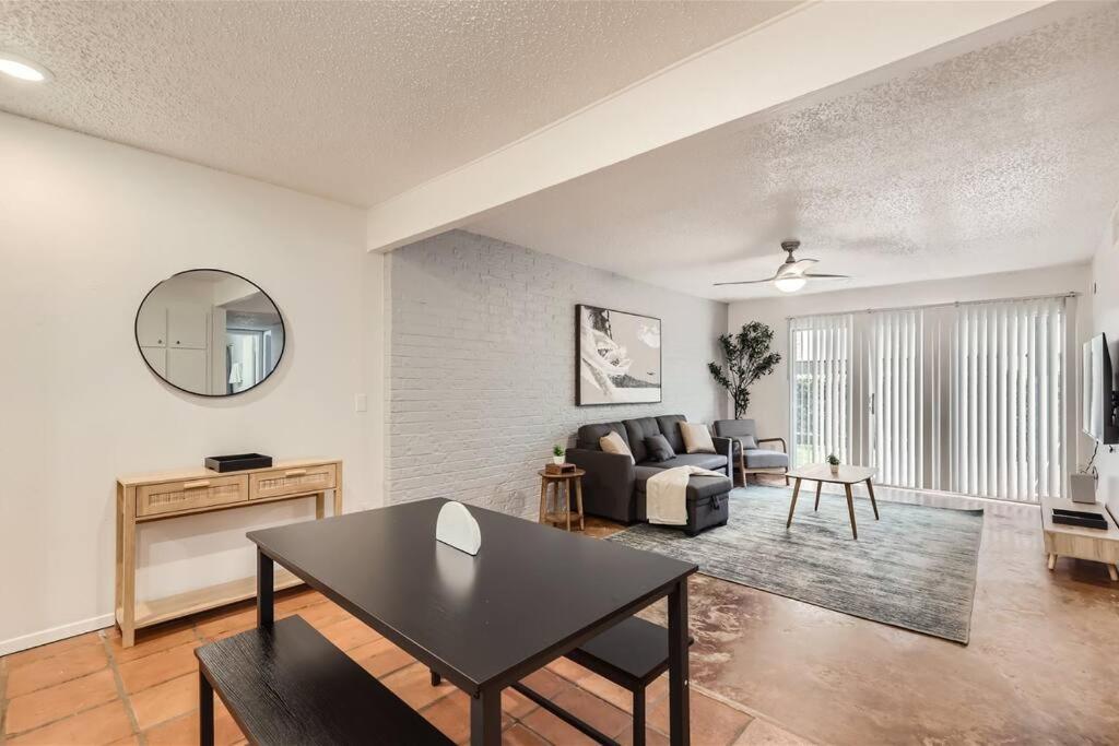 2b Getaway Steps To Dtwn - Sleeps 6 - Pool, Prkg Apartment *