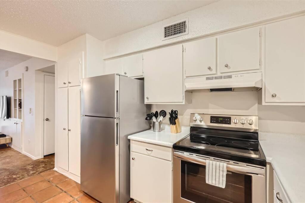 Apartment 2b Getaway Steps To Dtwn - Sleeps 6 - Pool, Prkg