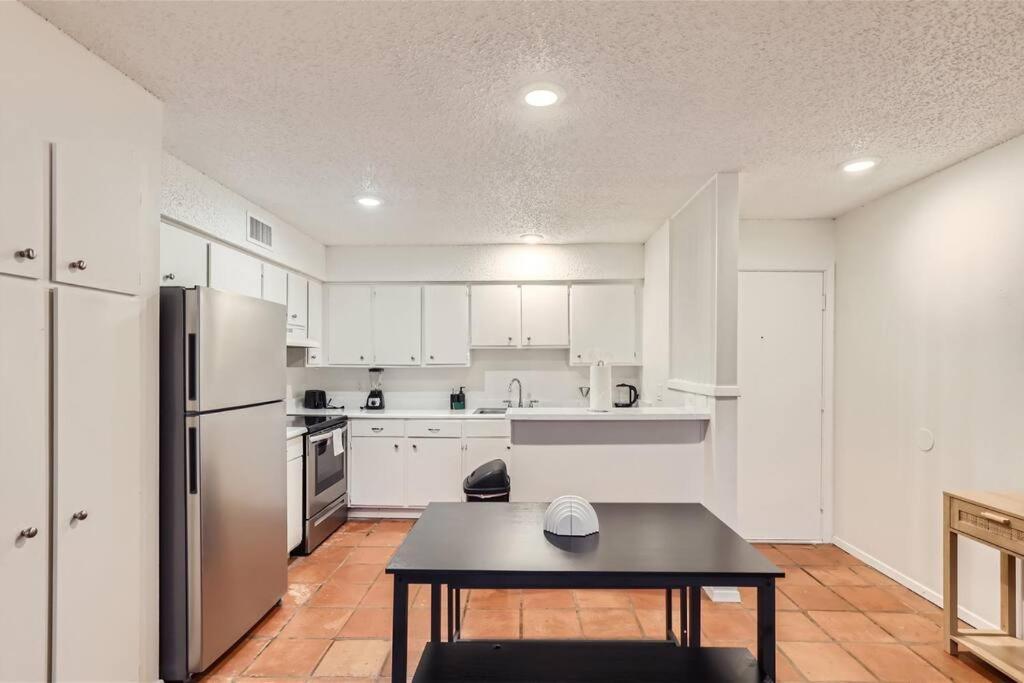 2b Getaway Steps To Dtwn - Sleeps 6 - Pool, Prkg Apartment Austin