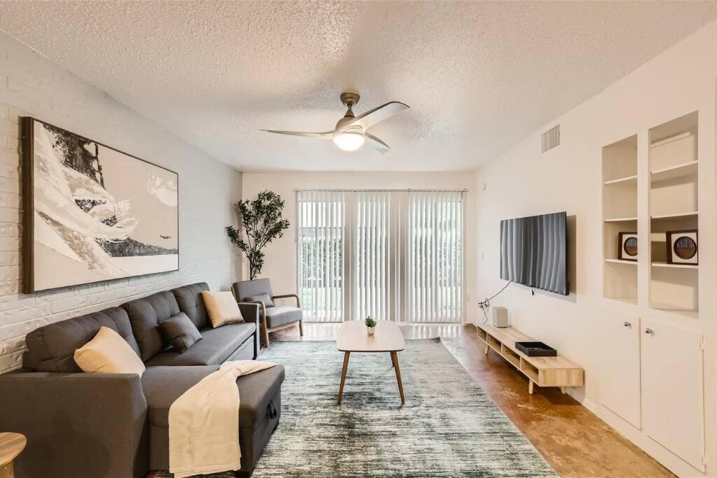 2b Getaway Steps To Dtwn - Sleeps 6 - Pool, Prkg
