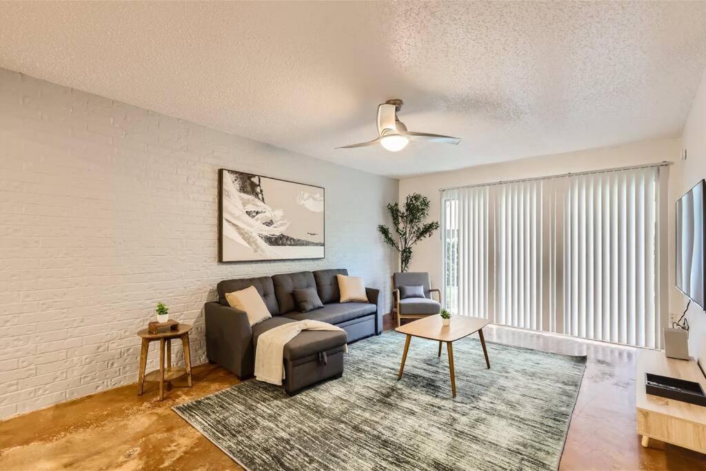 2b Getaway Steps To Dtwn - Sleeps 6 - Pool, Prkg Apartment *