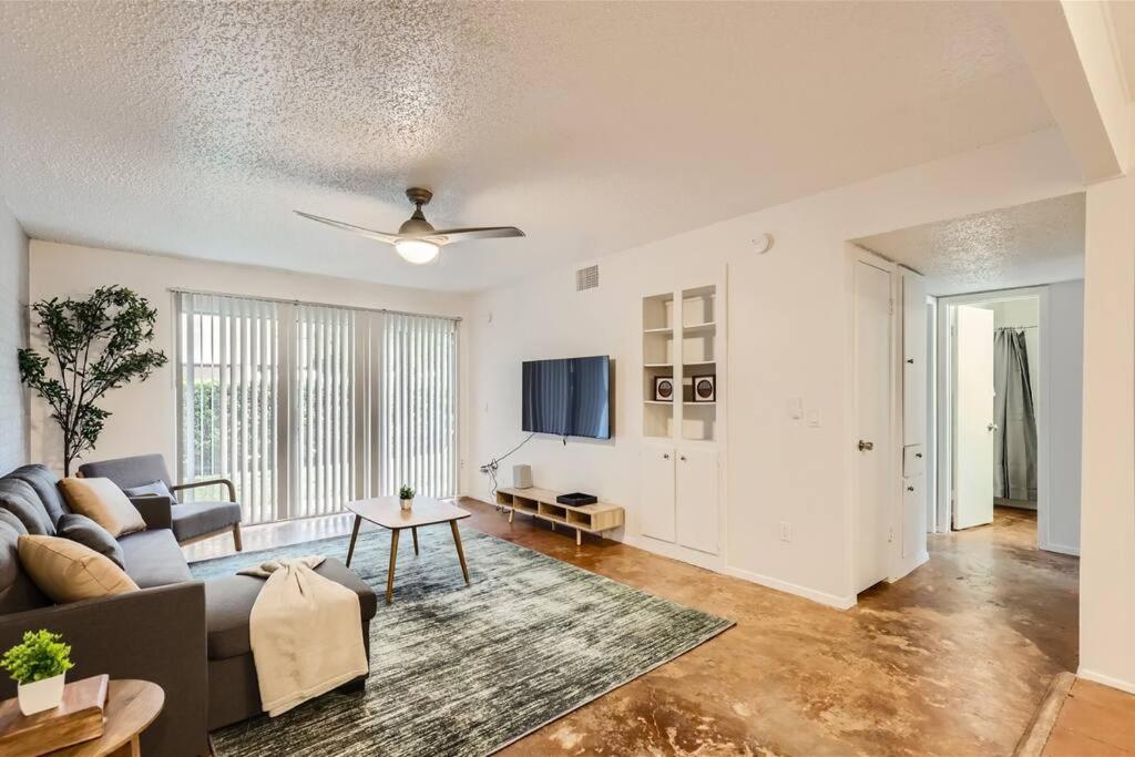 2b Getaway Steps To Dtwn - Sleeps 6 - Pool, Prkg Austin