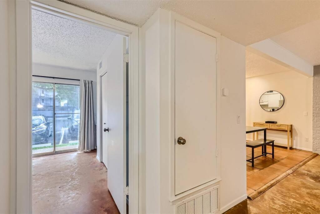 2b Getaway Steps To Dtwn - Sleeps 6 - Pool, Prkg Apartment *