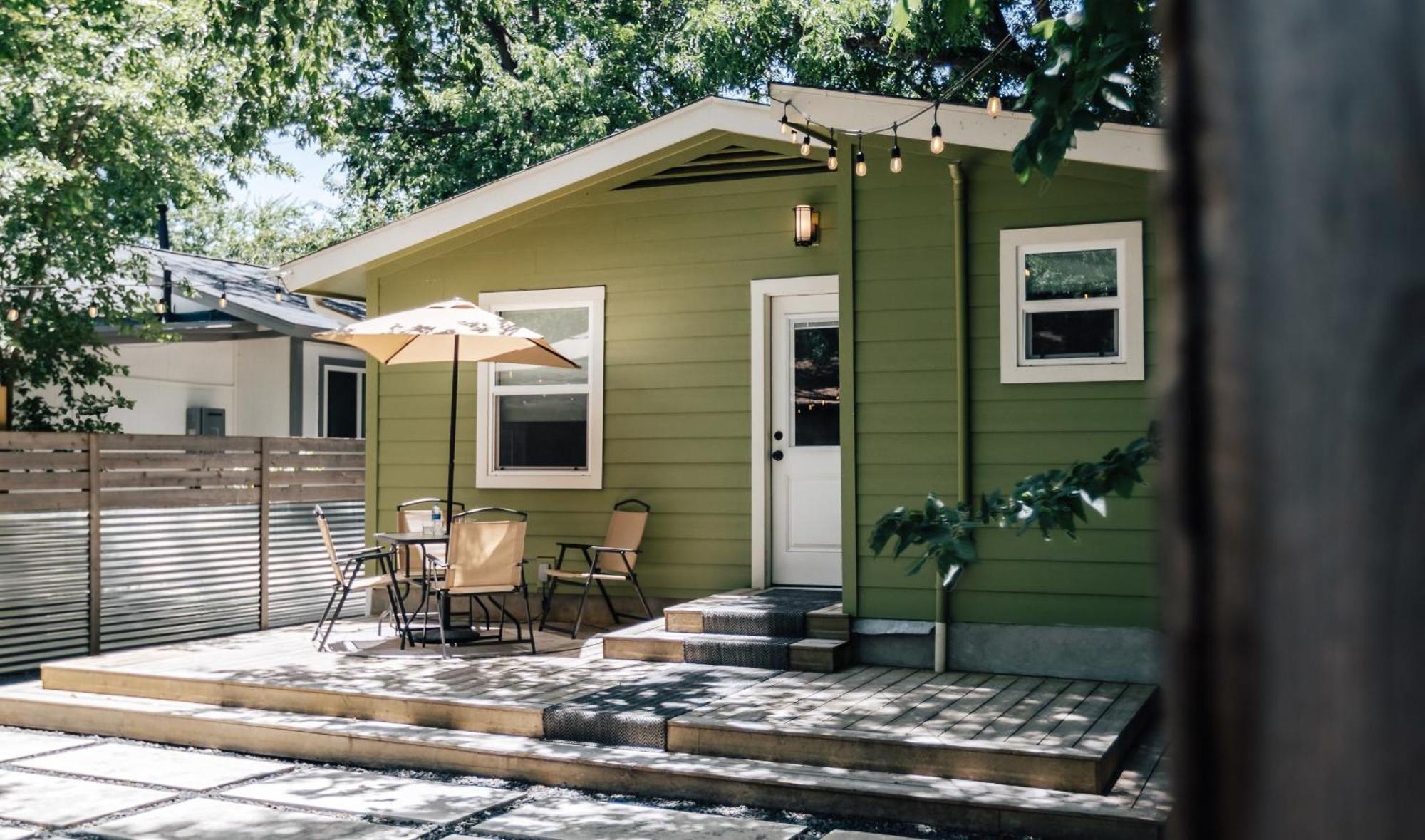 Holiday home Authentic Texas Beauty By 6th Street Walk To Downtown Eateries