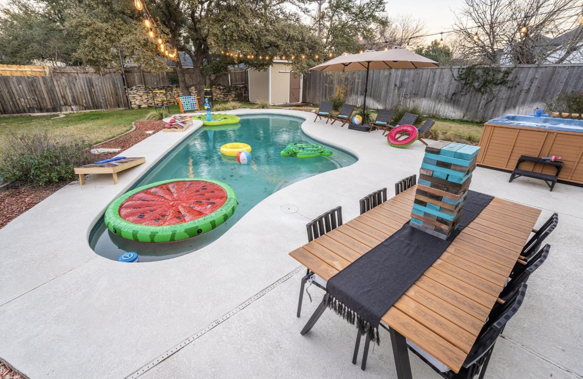 5bd 3 Ba Atx Pool Hot Tub Theater Arcade Holiday home Austin
