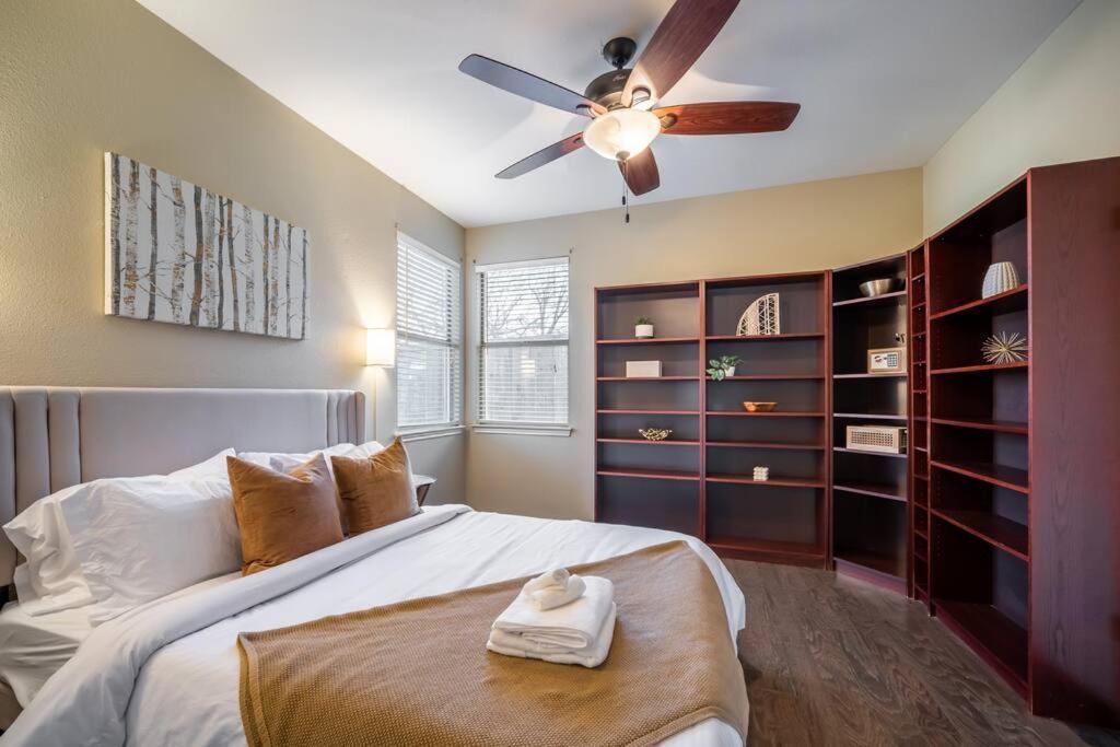 5bd 3 Ba Atx Pool Hot Tub Theater Arcade Austin